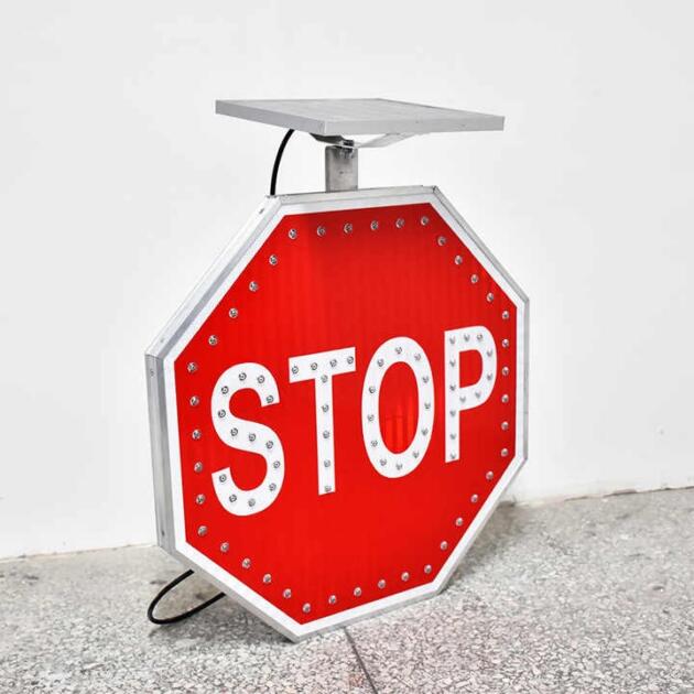 R1-1 Flashing LED Stop Sign Solar Powered